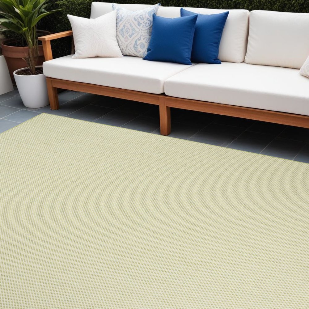 7' X 10' Green And Ivory Indoor Outdoor Area Rug