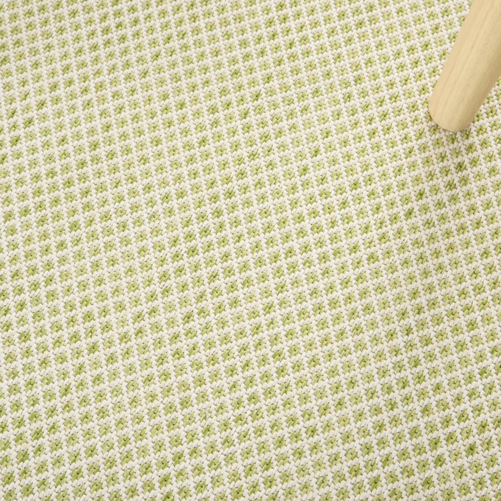 7' X 10' Green And Ivory Indoor Outdoor Area Rug