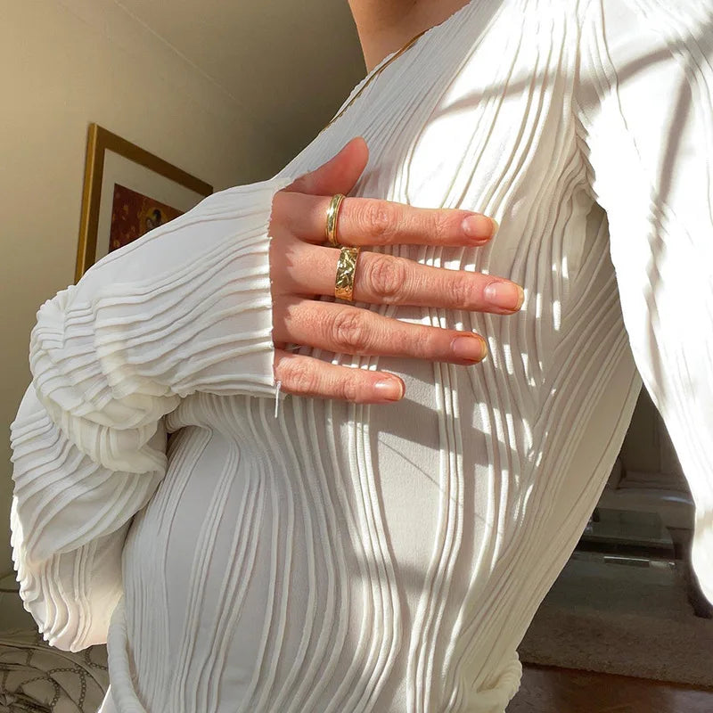 Y2K white ruched long-sleeve cropped T-shirt—skinny fit, perfect for casual autumn looks.