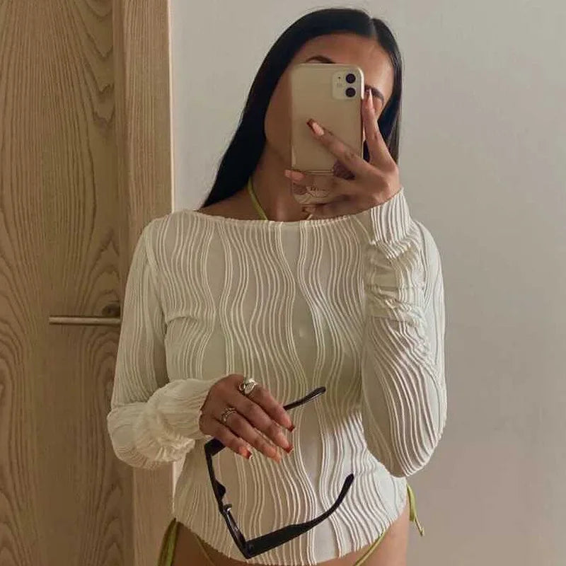 Y2K white ruched long-sleeve cropped T-shirt—skinny fit, perfect for casual autumn looks.
