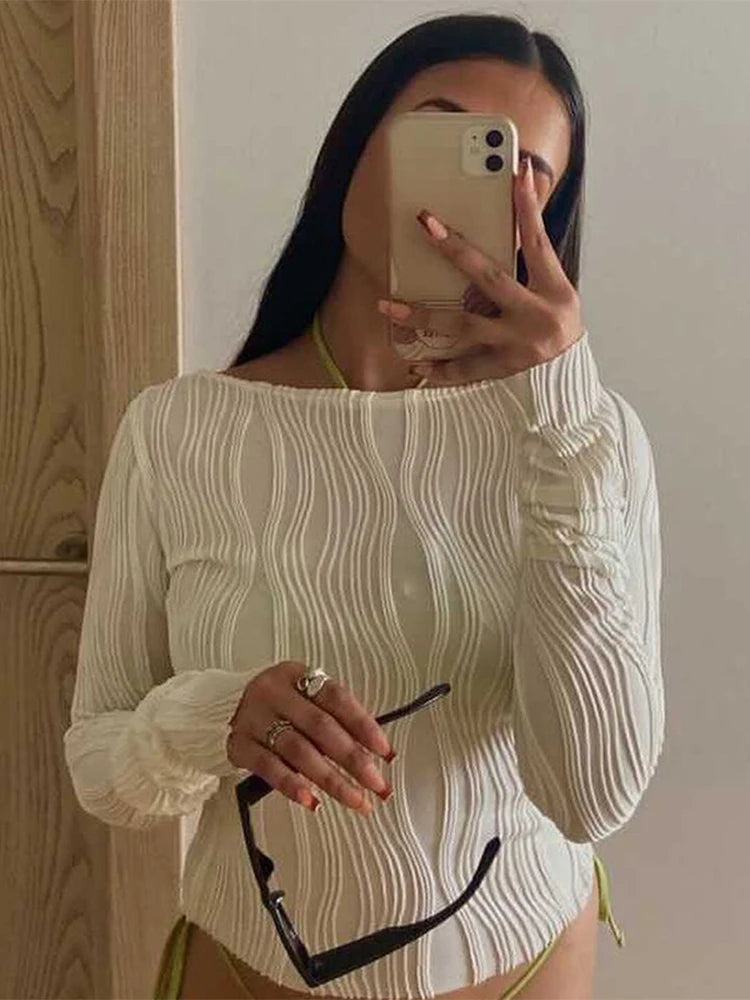 Y2K white ruched long-sleeve cropped T-shirt—skinny fit, perfect for casual autumn looks.